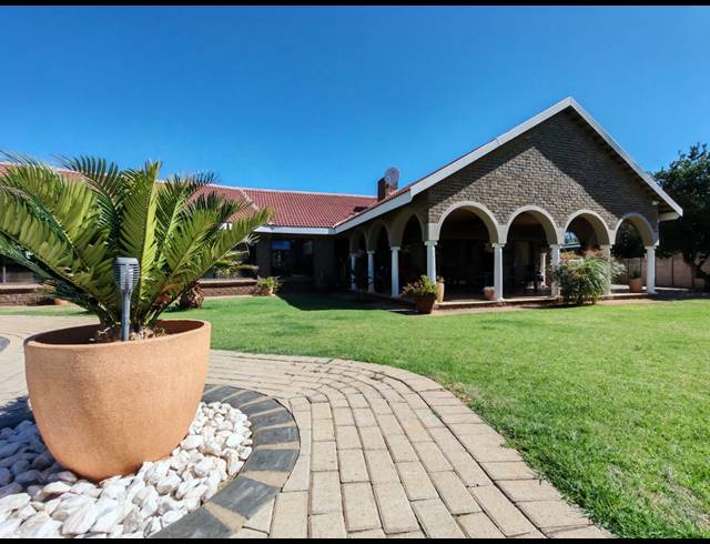 4 BEDROOM HOUSE FOR SALE IN THREE RIVERS EAST